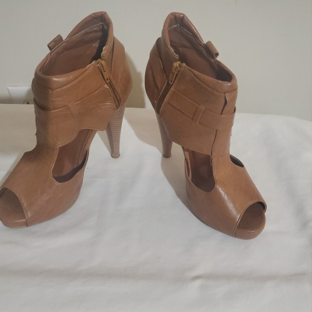 Brown Faux leather heels
